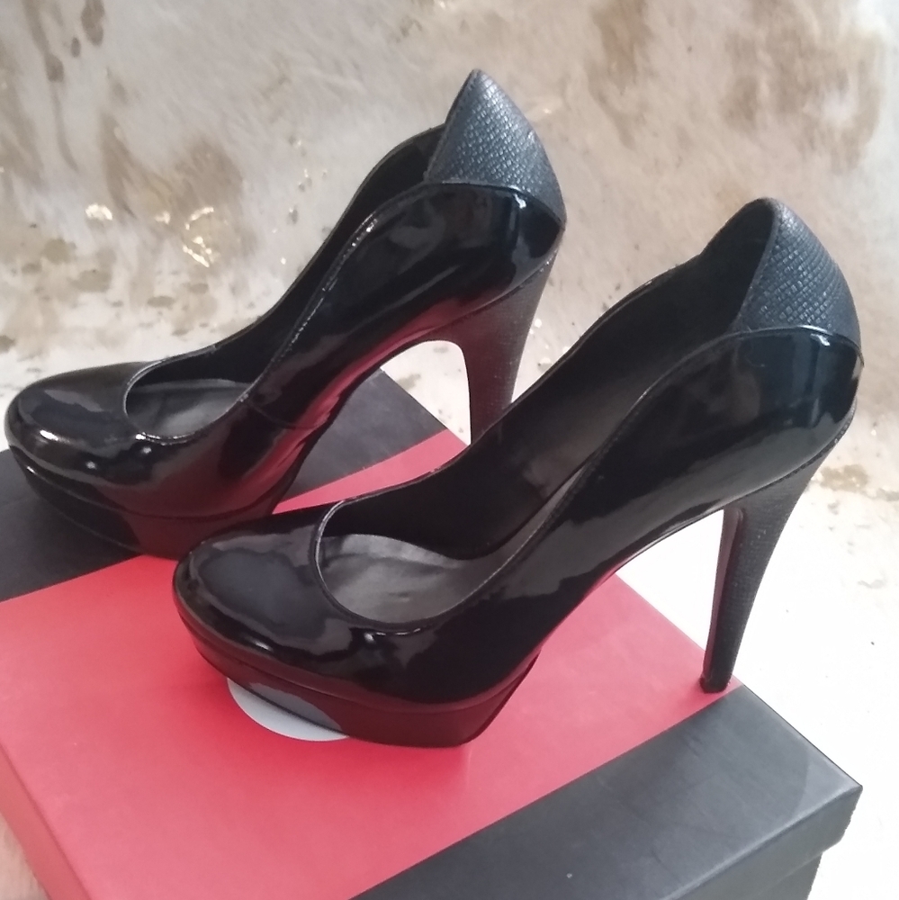 Guess Black Patent Leather Heels size 6.5